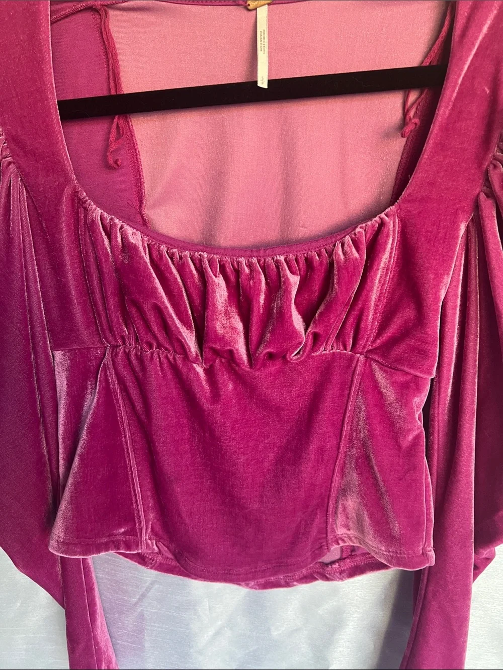 Free People Velvet Puff-Sleeve Crop Top in Fuchsia S/P